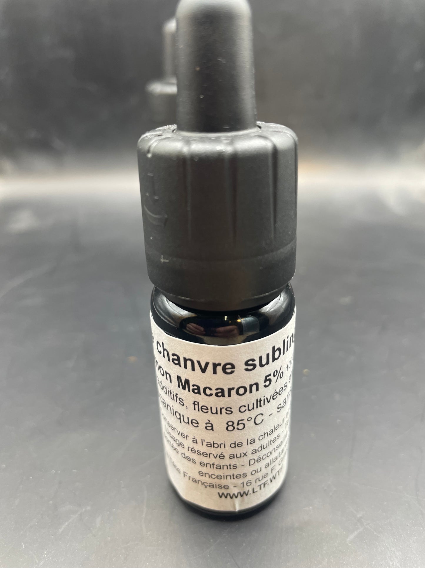 Huile de chanvre CBD sublinguale – Lemon Macaron 5 % & 10 %